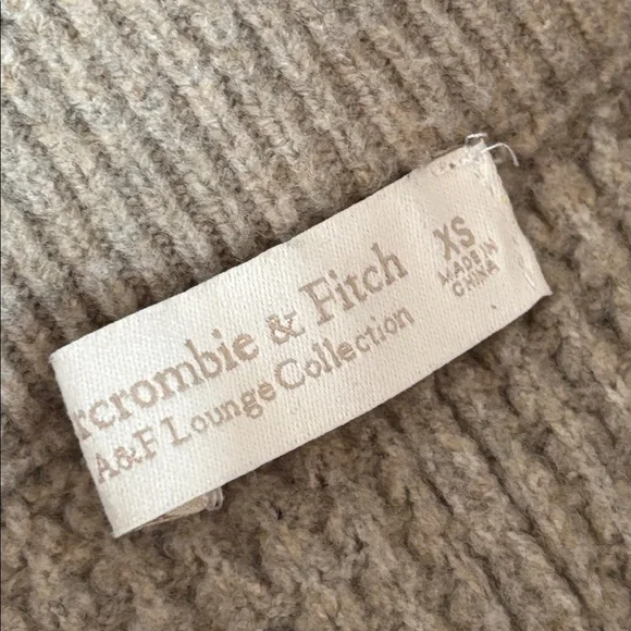 ABERCROMBIE & FITCH WAFFLE KNIT SWEATER SHORTS - Picture 6 of 7